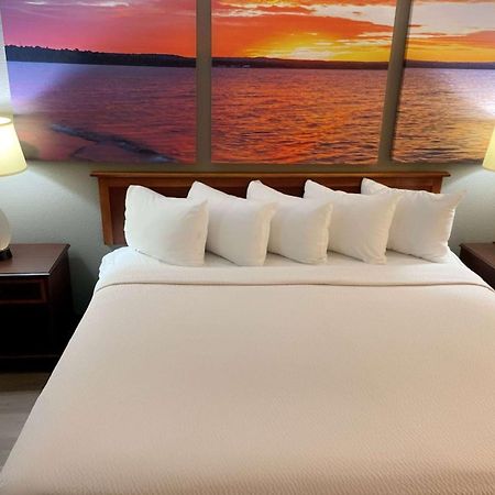 Days Inn & Suites By Wyndham Stevens Point Extérieur photo