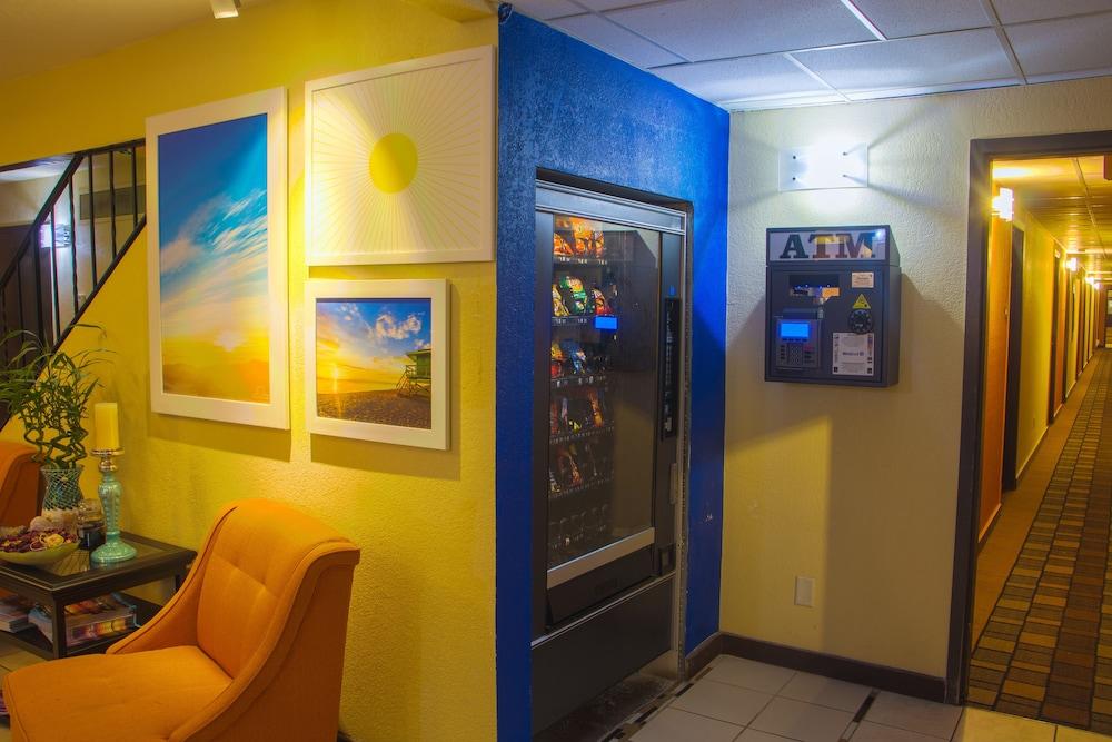 Days Inn & Suites By Wyndham Stevens Point Extérieur photo