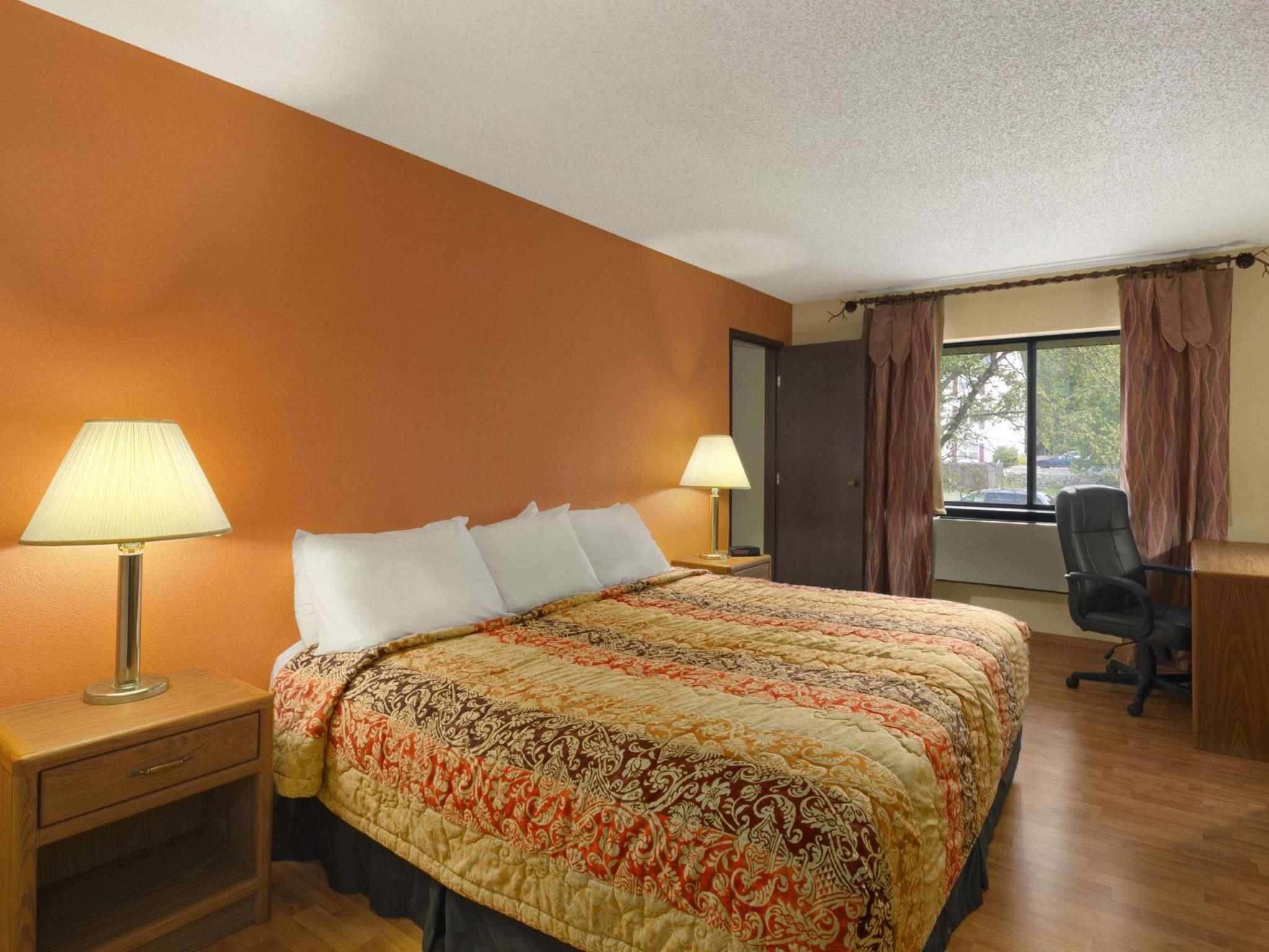 Days Inn & Suites By Wyndham Stevens Point Extérieur photo