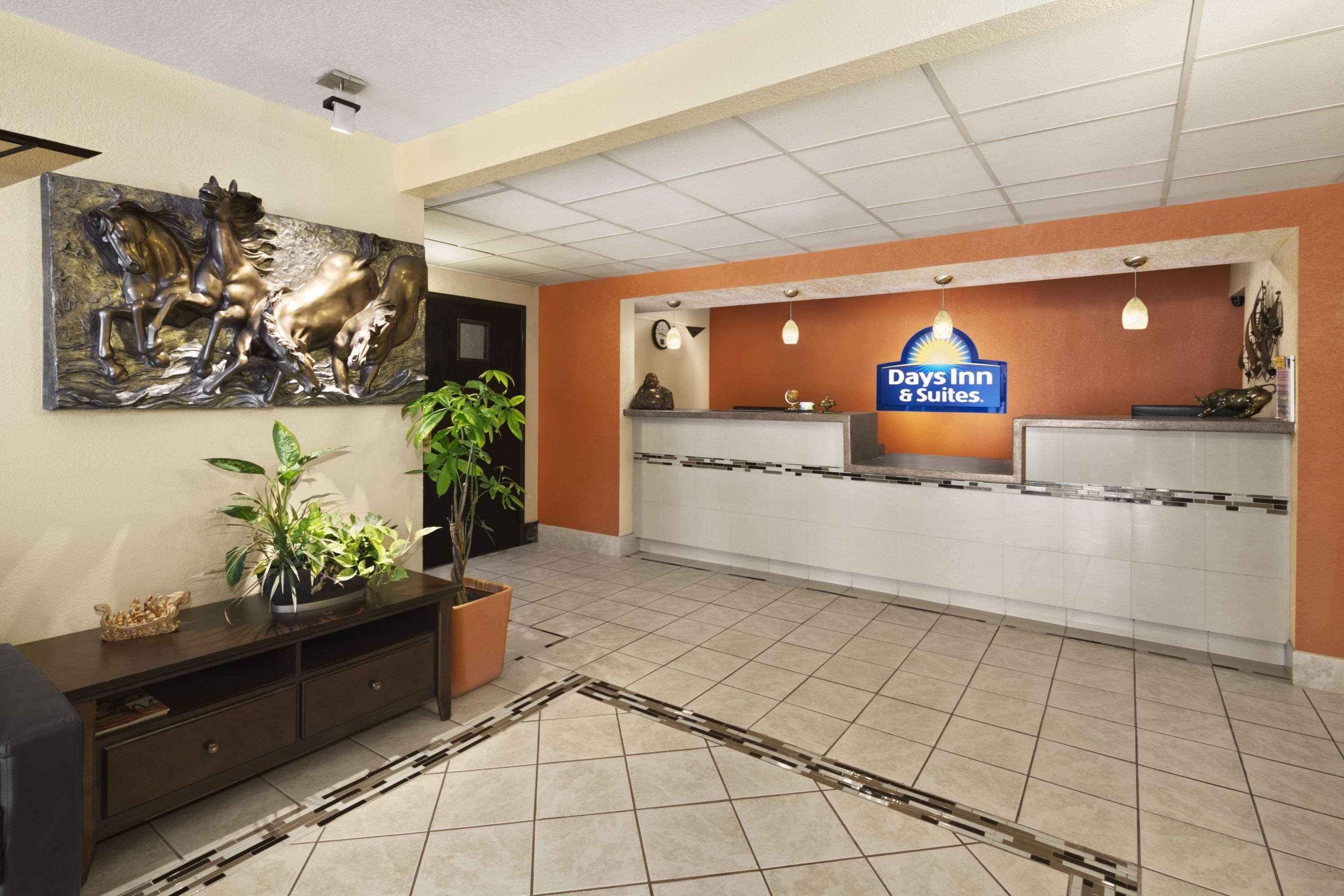 Days Inn & Suites By Wyndham Stevens Point Extérieur photo
