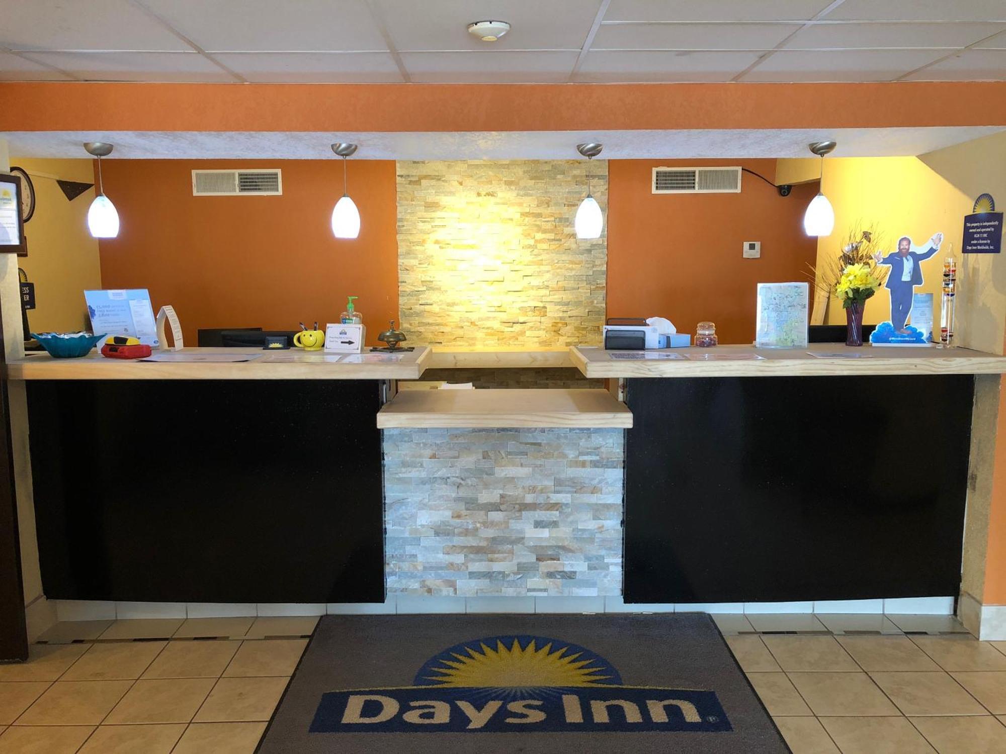 Days Inn & Suites By Wyndham Stevens Point Extérieur photo