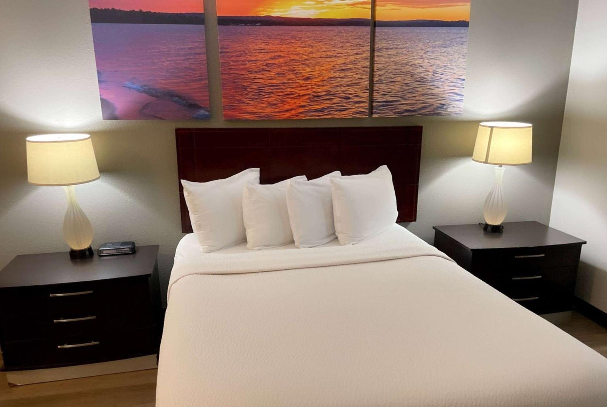 Days Inn & Suites By Wyndham Stevens Point Extérieur photo