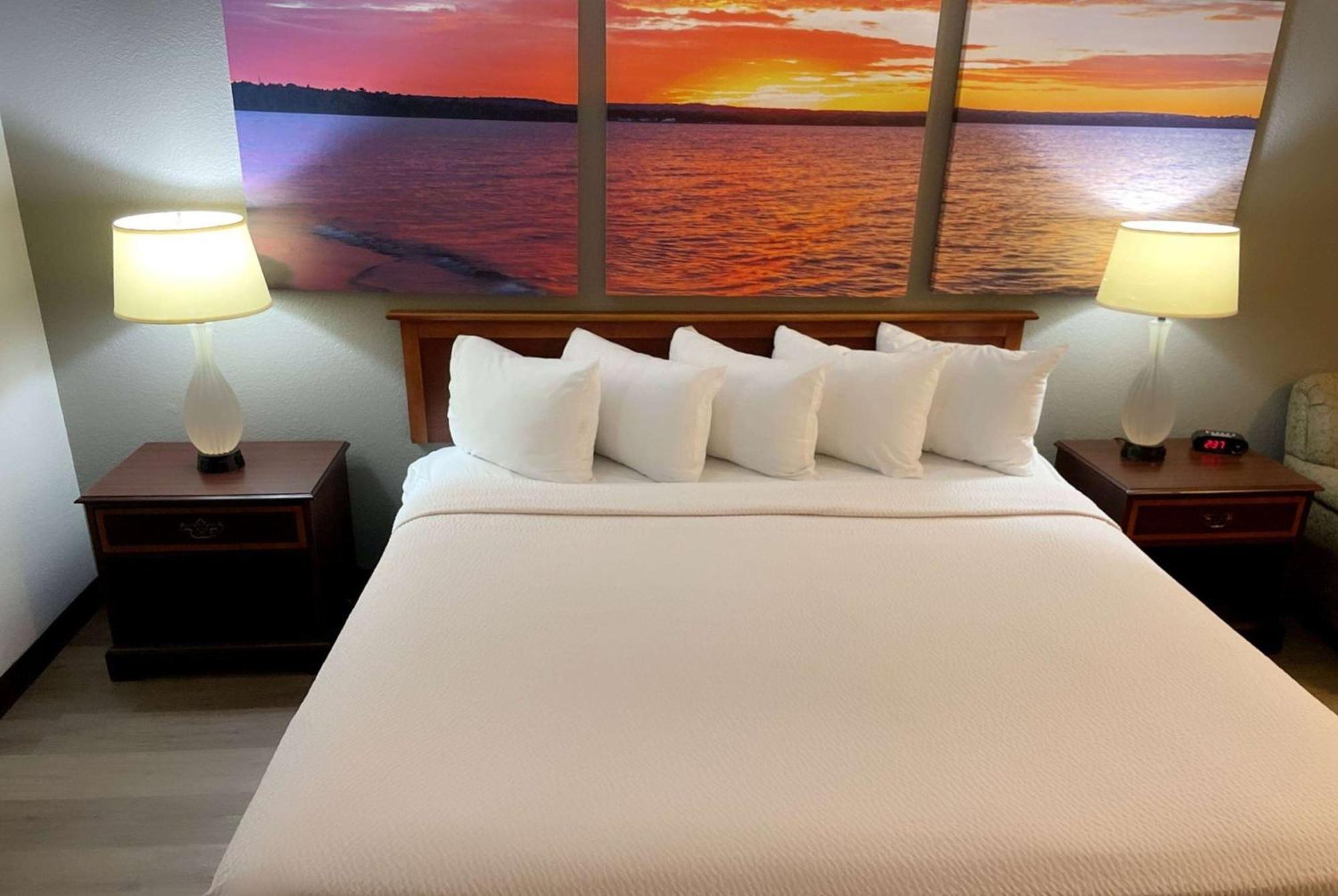Days Inn & Suites By Wyndham Stevens Point Extérieur photo