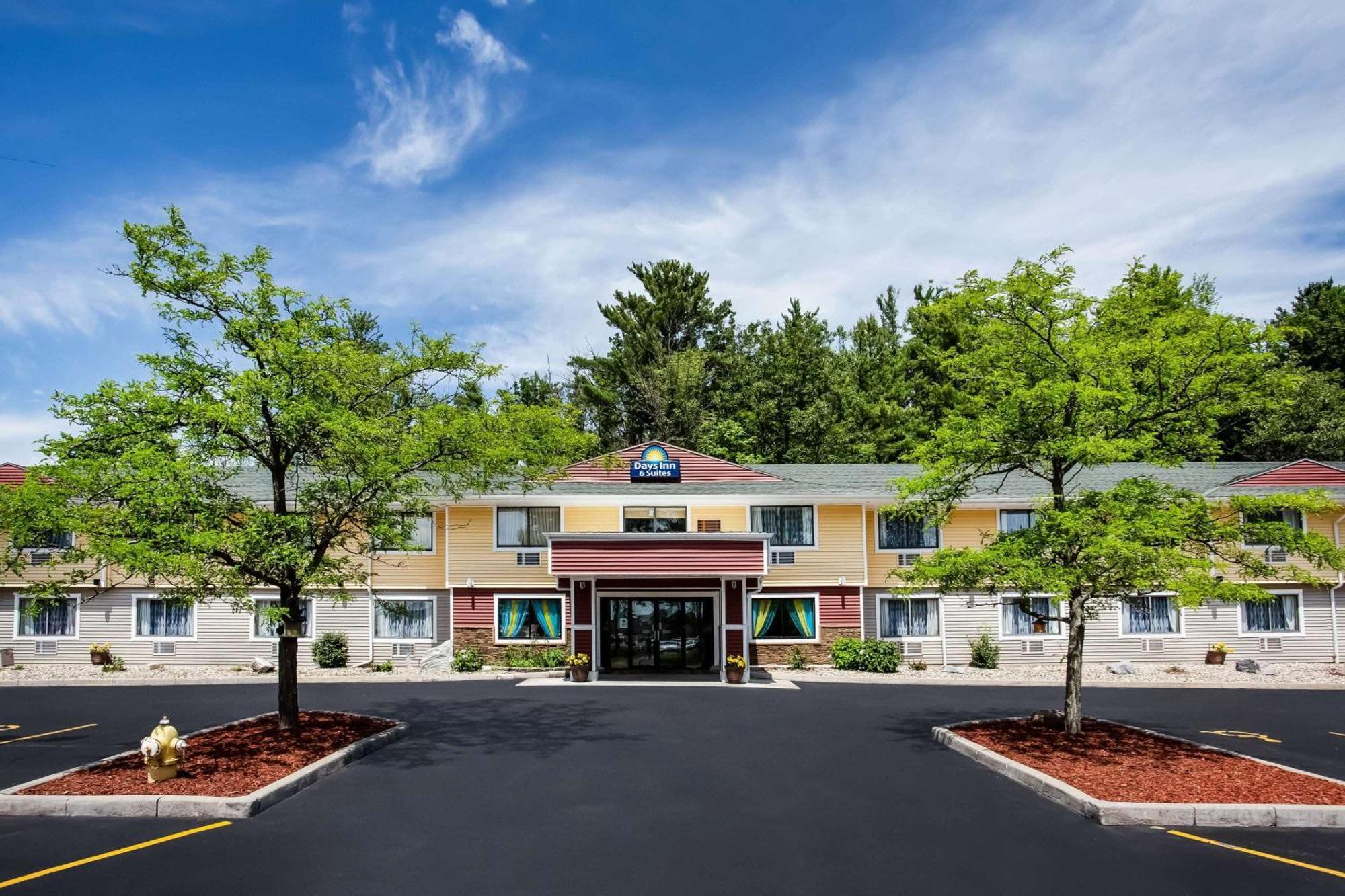 Days Inn & Suites By Wyndham Stevens Point Extérieur photo