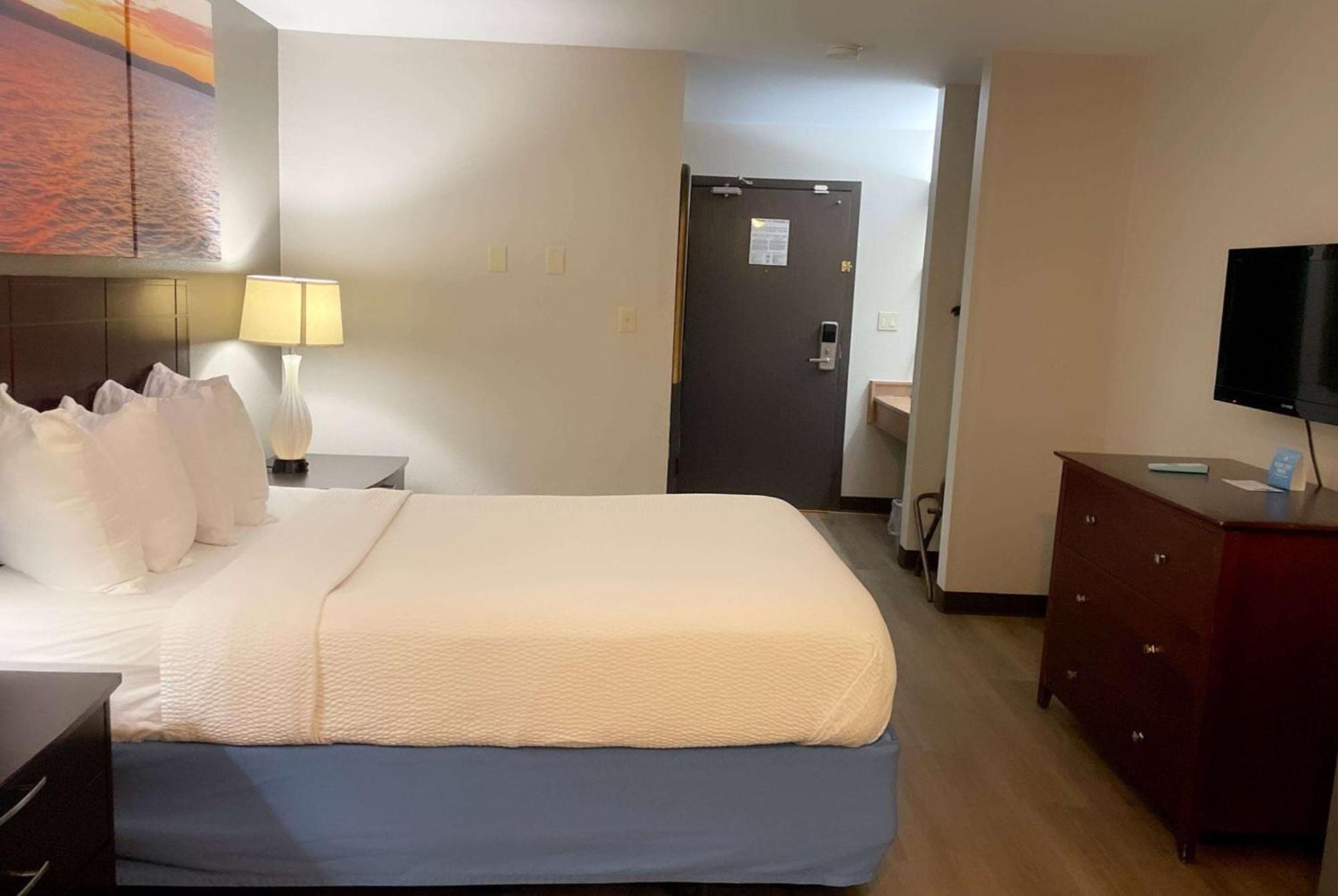 Days Inn & Suites By Wyndham Stevens Point Extérieur photo