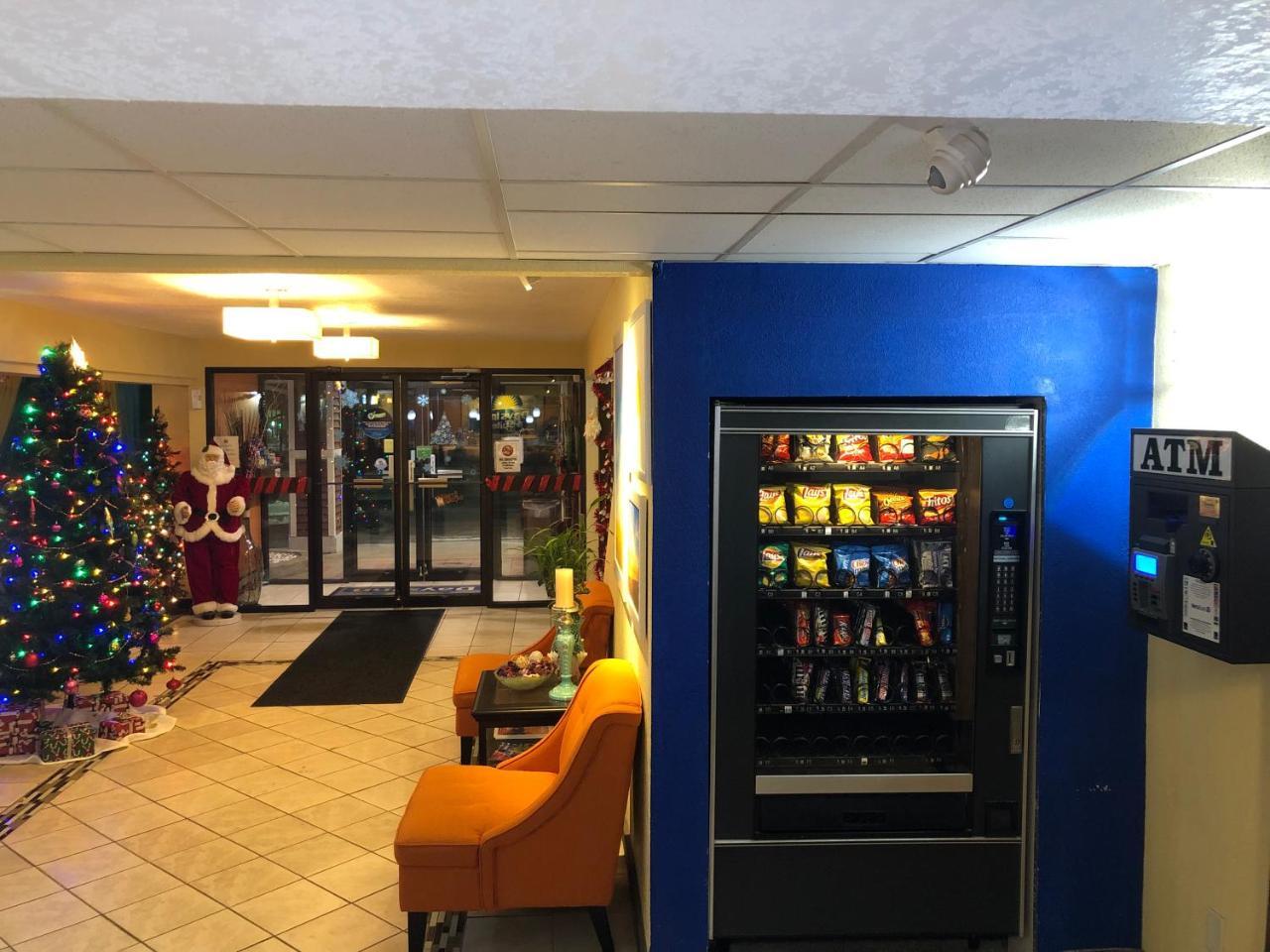 Days Inn & Suites By Wyndham Stevens Point Extérieur photo