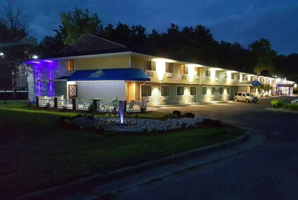 Days Inn & Suites By Wyndham Stevens Point Extérieur photo