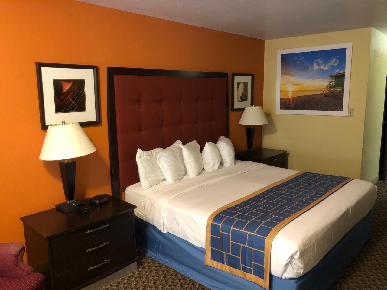 Days Inn & Suites By Wyndham Stevens Point Extérieur photo
